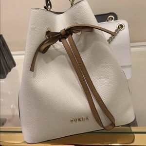NWT FURLA Costanza Drawstring Bucket Pebbled Leather Small $388 Chalk/Desert